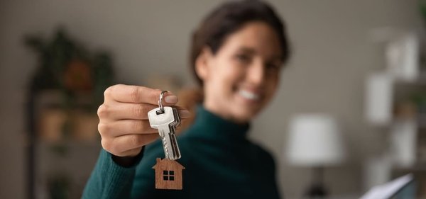 Quels sont les avantages et les opportunités de carrière dans l'immobilier pour un agent immobilier recruté à Lyon ?
