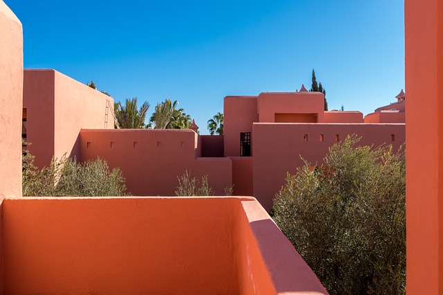 Villas de luxe à vendre à Marrakech, situées dans des quartiers résidentiels prisés, avec piscine privée et jardin.